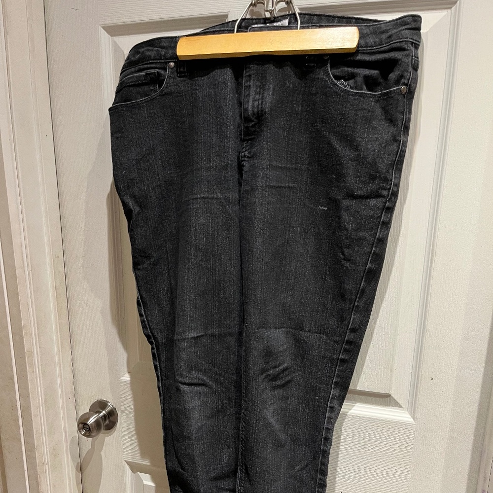 Bundle 2/$20 Liz Claiborne black jeans